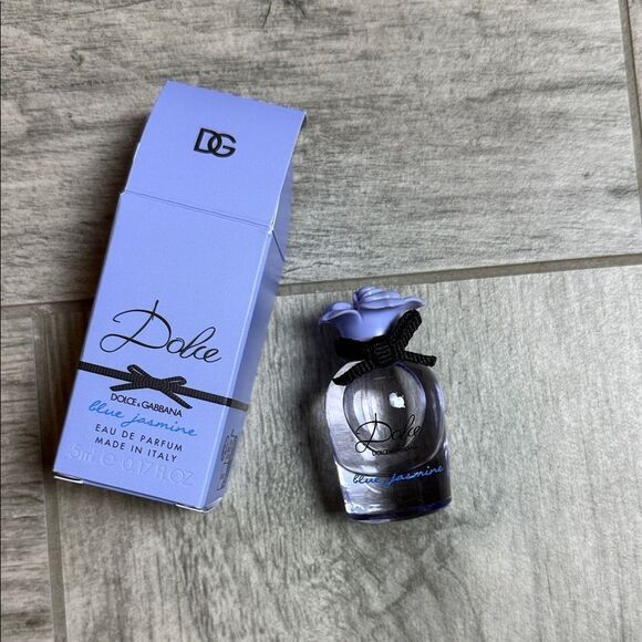 Dolce & Gabbana Light Blue Roll on & Blue Jasmine Mini Perfumes - Picture 12 of 16